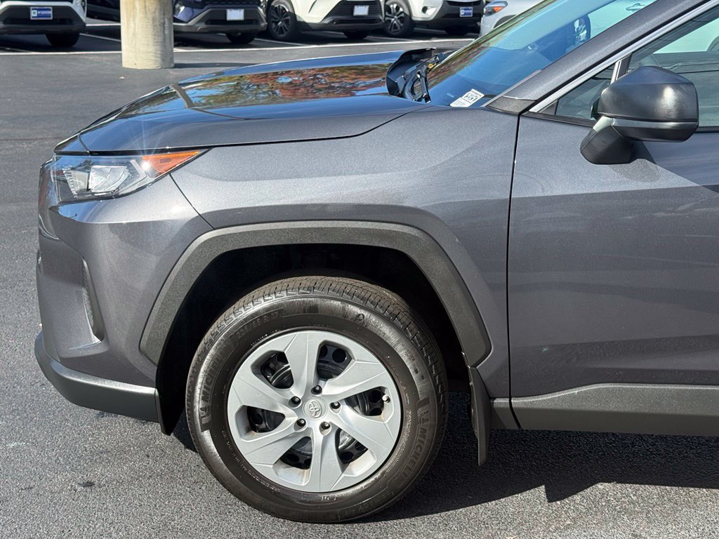Used 2022 Toyota RAV4 LE AWD/4WD image 2