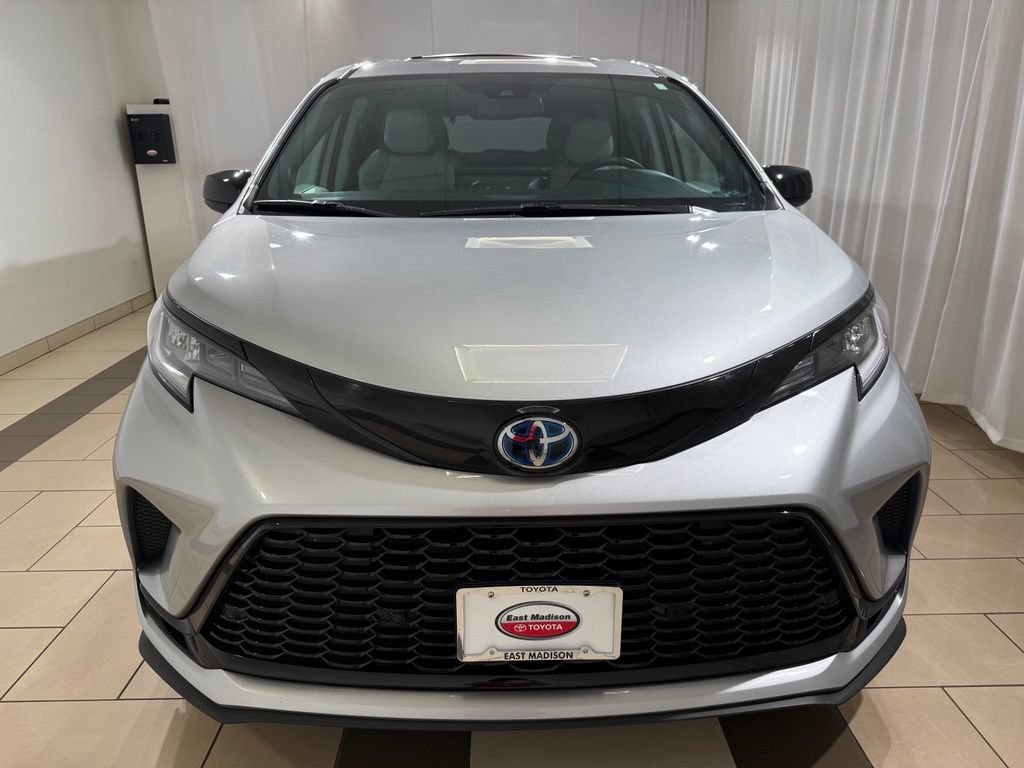 Used 2025 Toyota Sienna XSE w/ XSE Plus Package AWD/4WD image 8