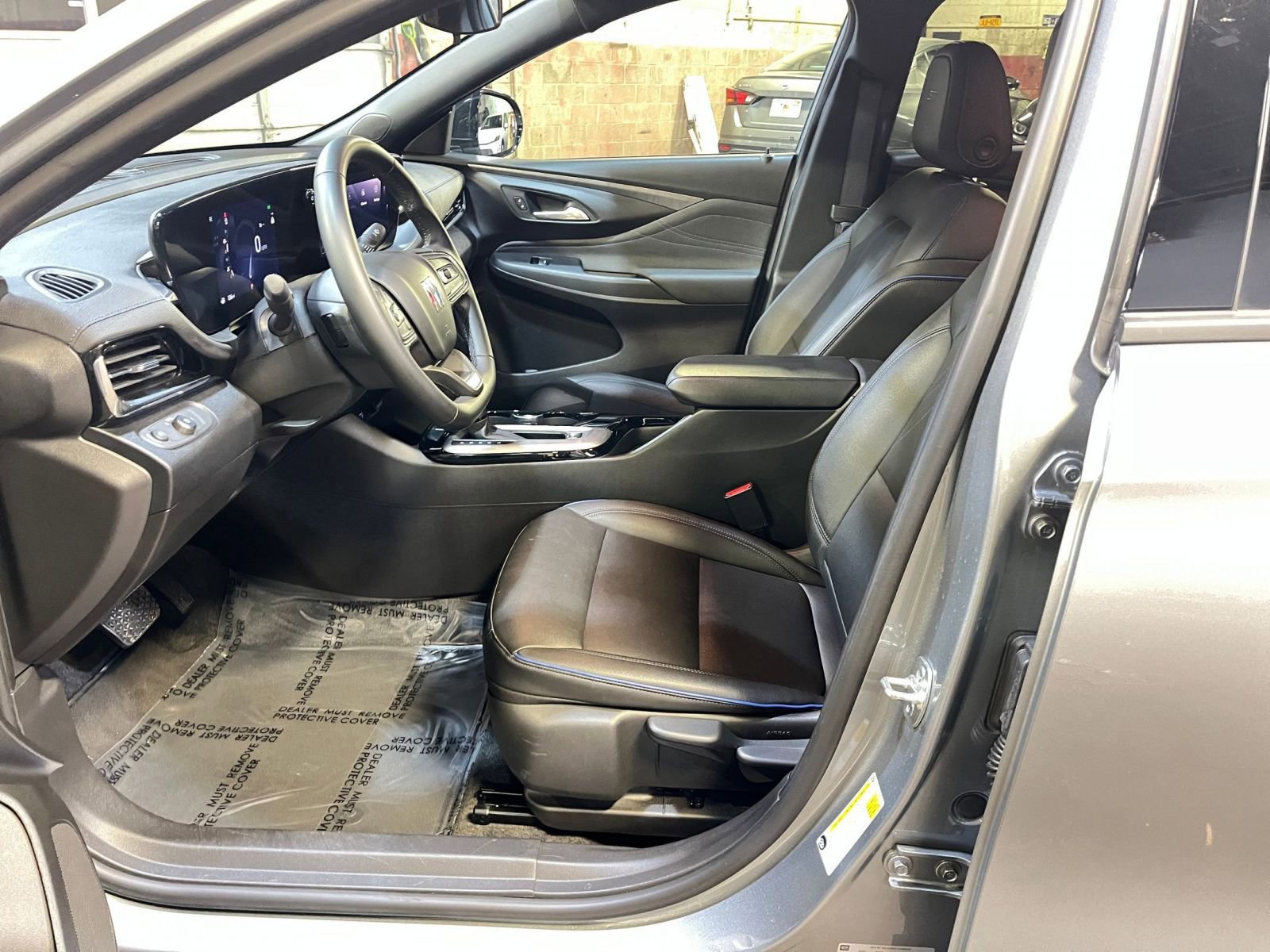 Used 2025 Buick Envista Sport Touring image 25