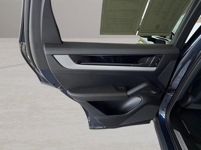 Used 2024 Porsche Cayenne Coupe image 32