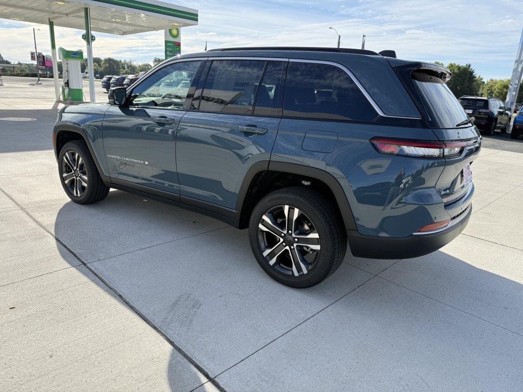 New 2027 Jeep Grand Cherokee Limited w/ Trailer Tow Package AWD/4WD image 6