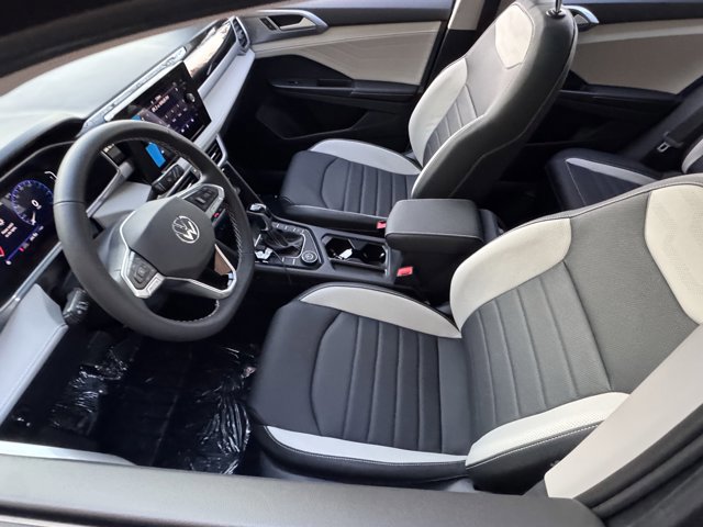 New 2025 Volkswagen Taos SEL image 20