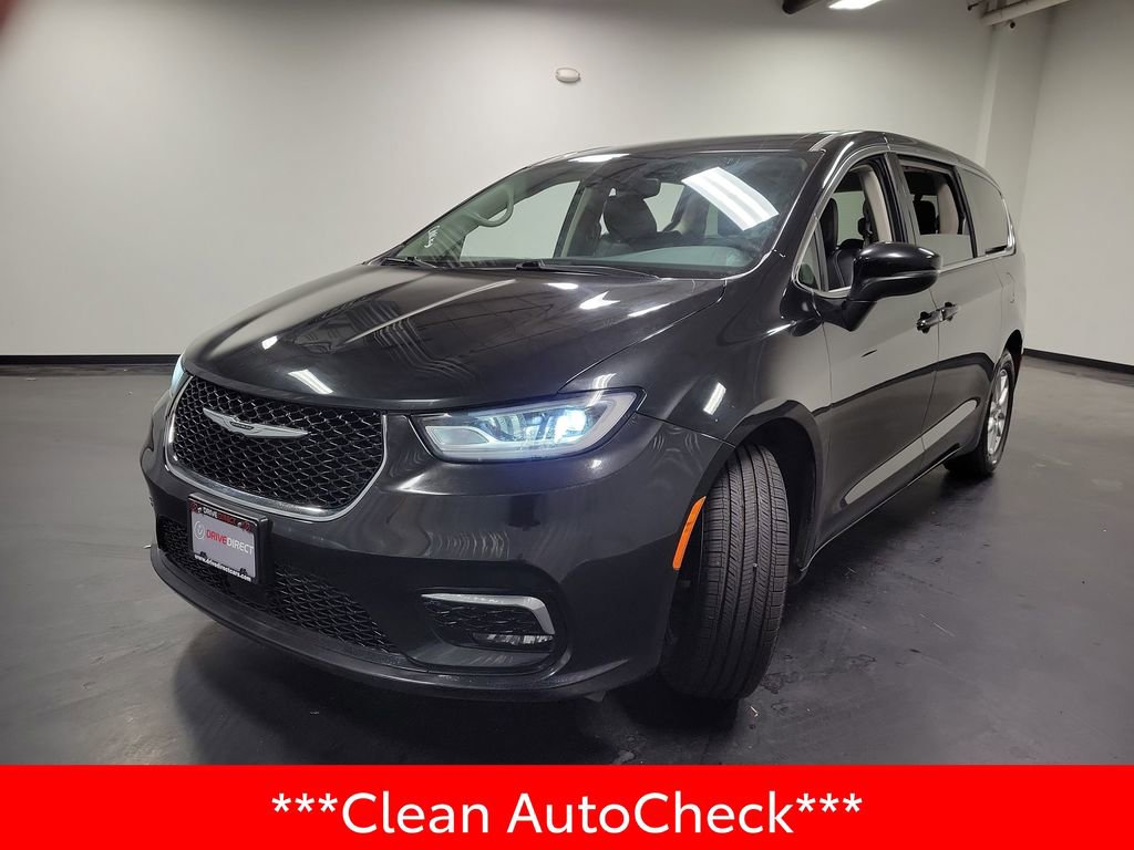 Used 2023 Chrysler Pacifica Touring-L FWD image 4