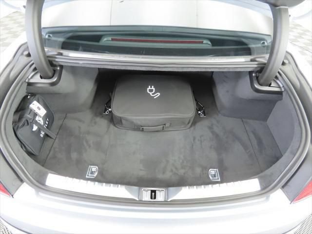 Used 2025 Bentley Flying Spur Plug-In Hybrid AWD/4WD image 28