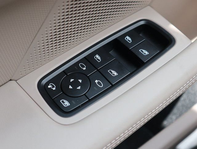 Used 2025 Porsche Taycan image 26