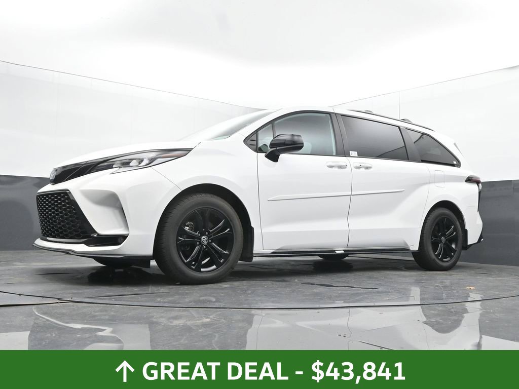 Used 2025 Toyota Sienna XSE AWD/4WD image 38