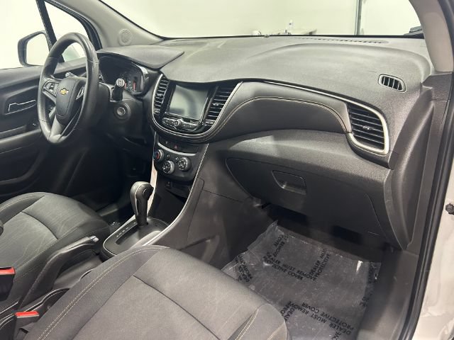 Used 2017 Chevrolet Trax LT AWD/4WD image 17
