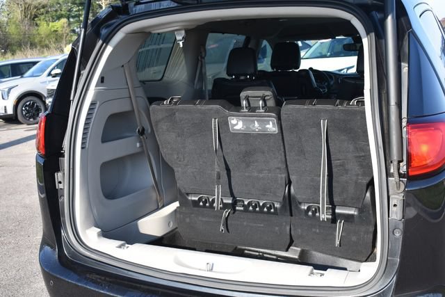 Used 2018 Chrysler Pacifica Touring-L Plus FWD image 18