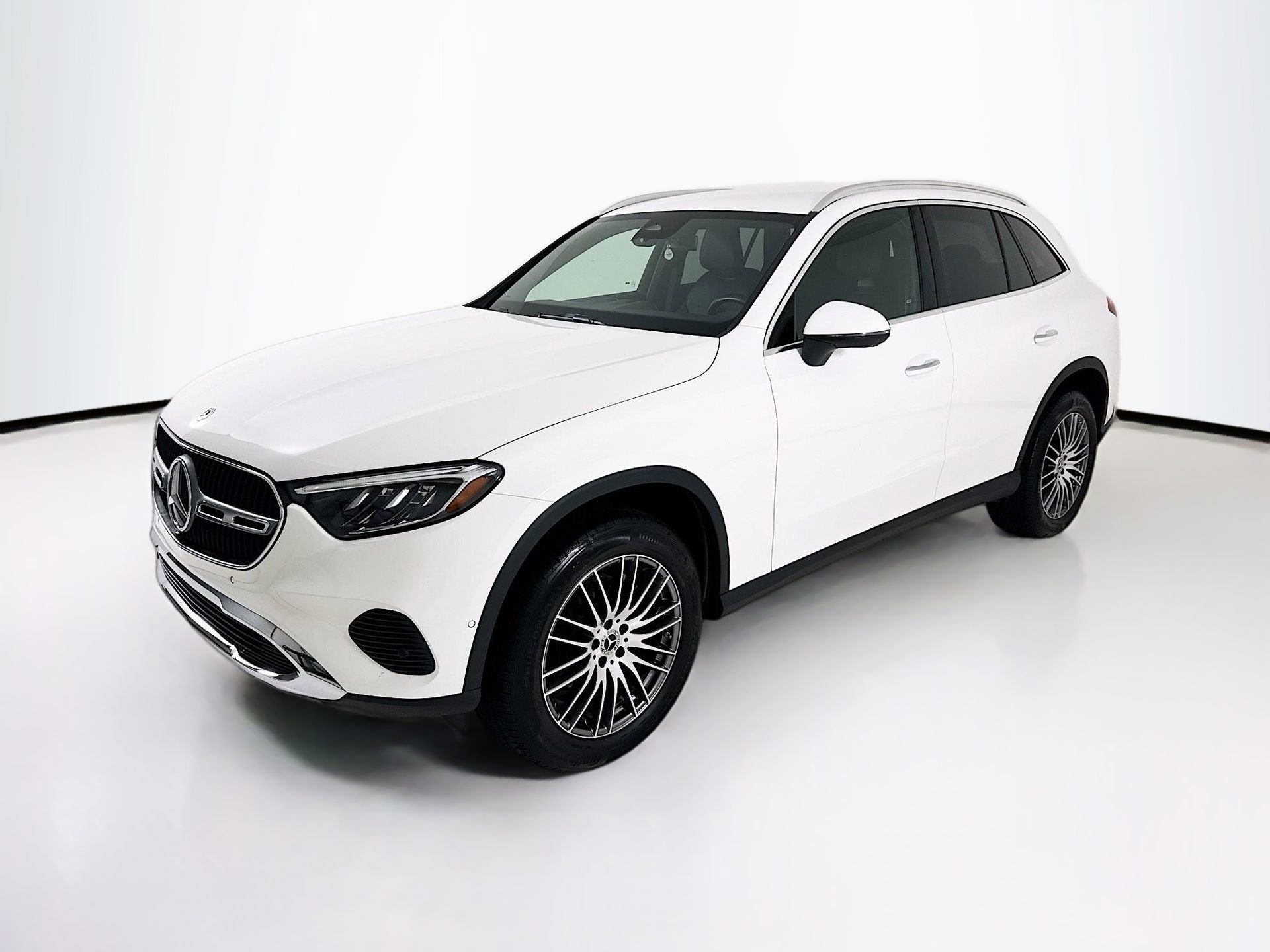 Certified 2025 Mercedes-Benz GLC 300 image 3