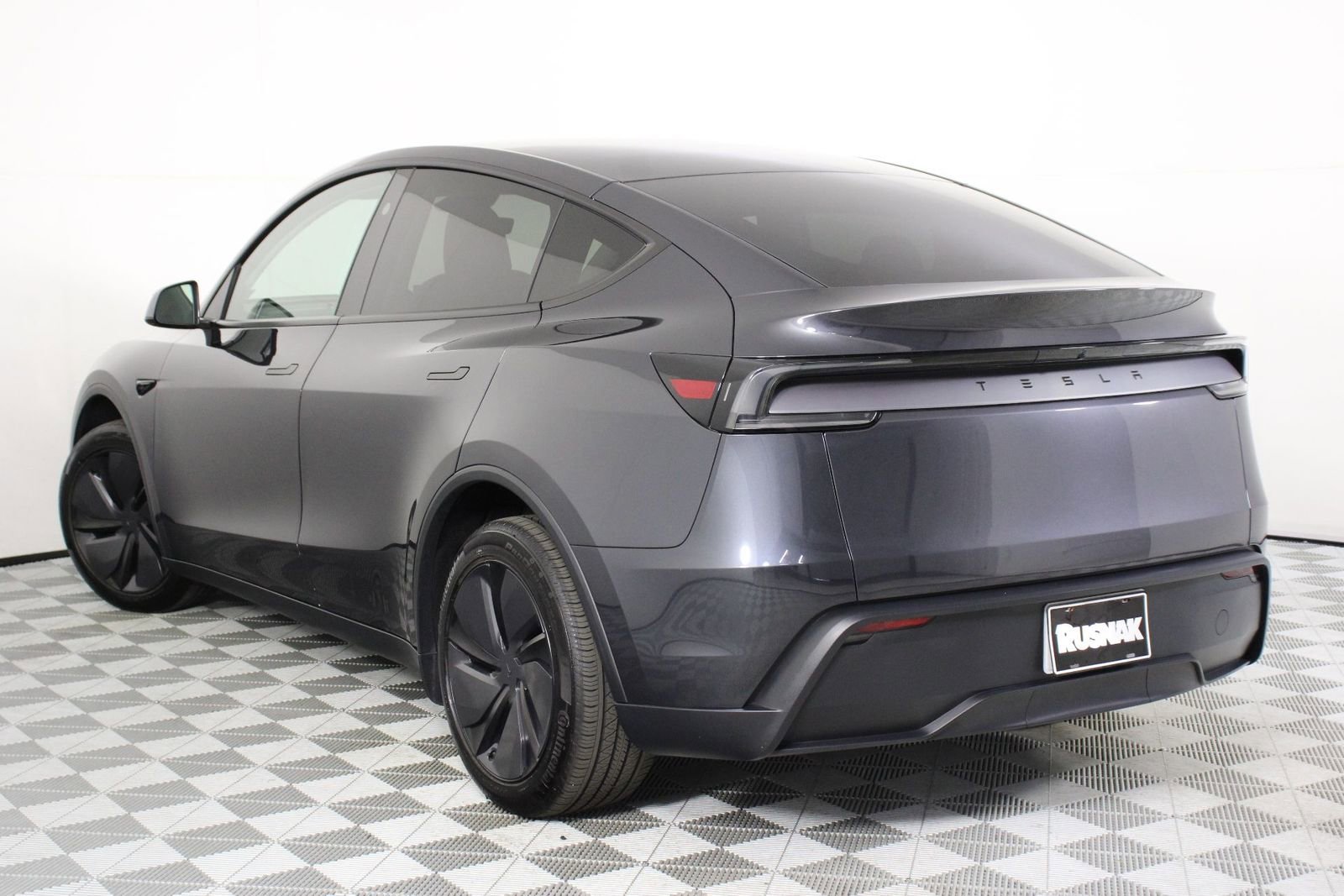 Used 2026 Tesla Model Y 2WD image 2