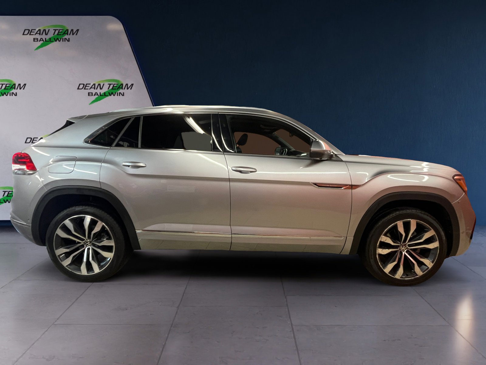 Used 2023 Volkswagen Atlas Cross Sport SEL Premium R-Line image 9