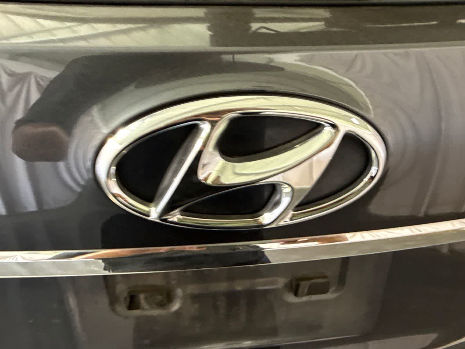 Used 2017 Hyundai Santa Fe SE FWD image 14