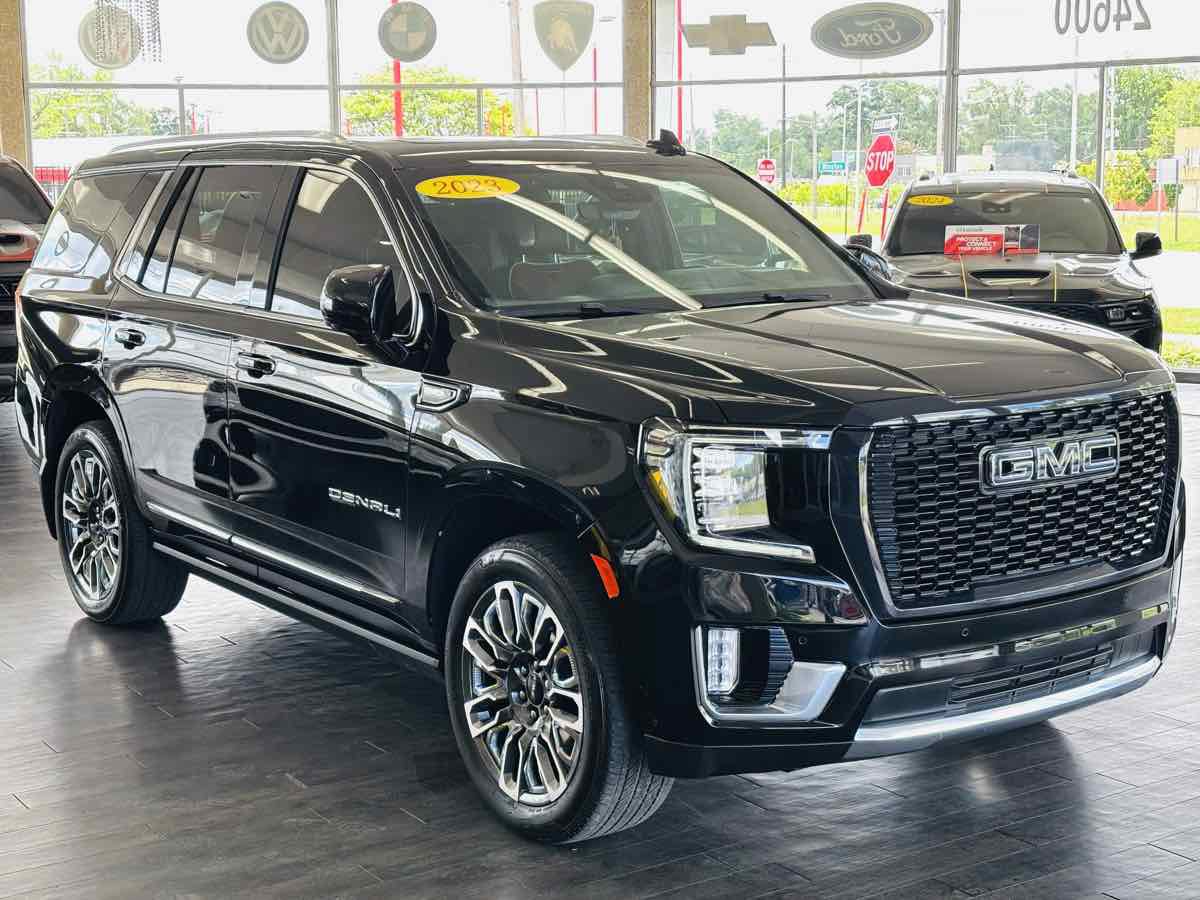 Used 2023 GMC Yukon Denali Ultimate AWD/4WD image 1
