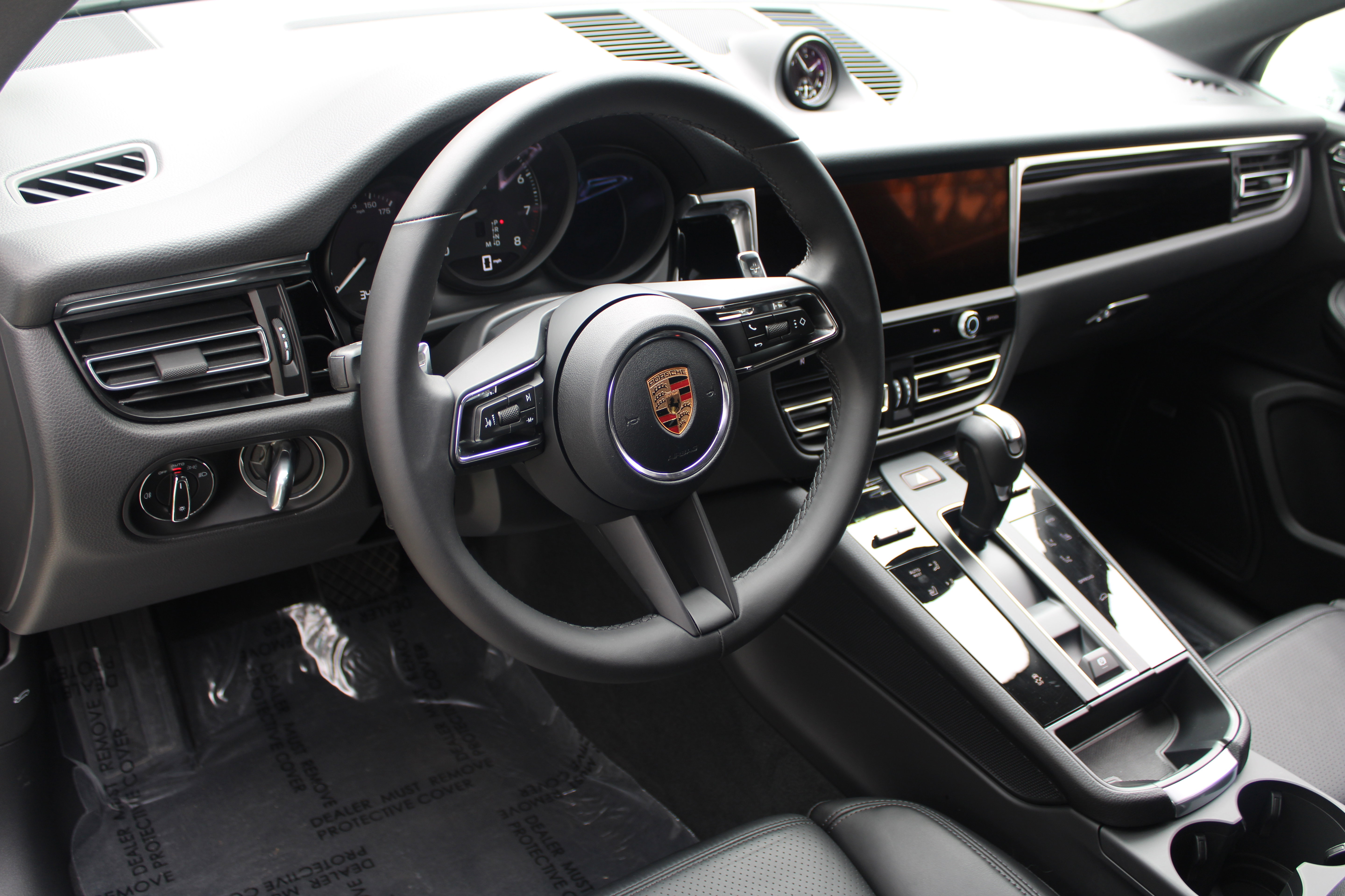 Certified 2026 Porsche Macan Turbo AWD/4WD image 4