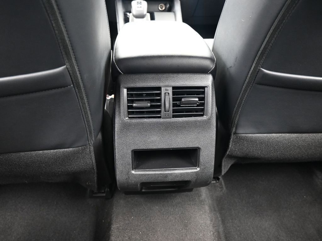 Used 2023 Mitsubishi Outlander SE image 41