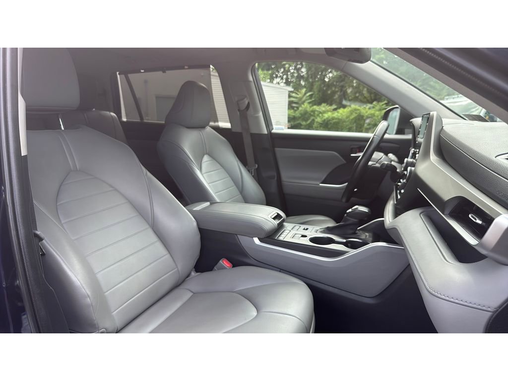 Used 2020 Toyota Highlander XLE image 21