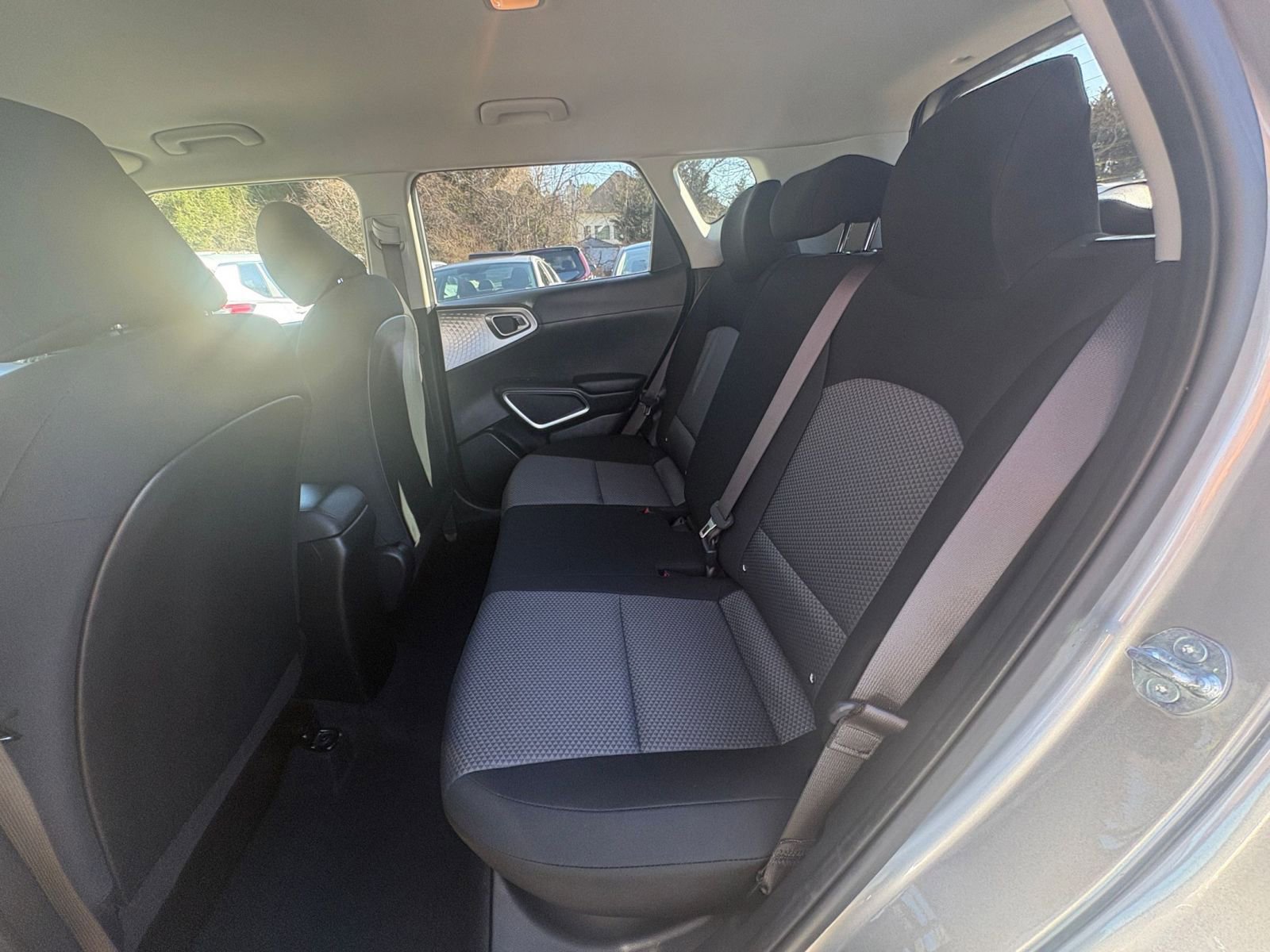 Used 2025 Kia Soul LX w/ LX Technology Package FWD image 22