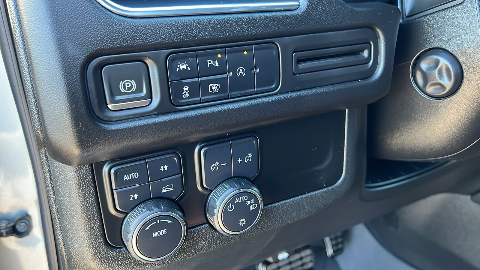 Certified 2023 Chevrolet Tahoe RST w/ RST Performance Edition image 33