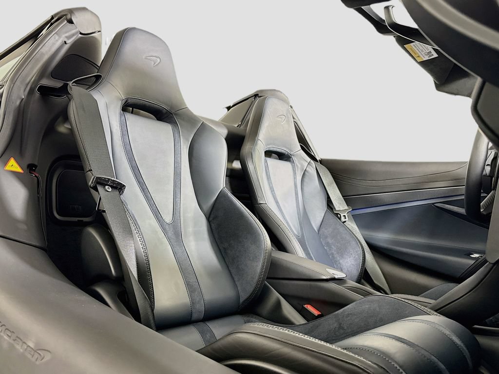 Used 2025 McLaren 750S Spider RWD image 17