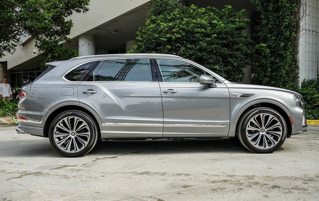 Used 2024 Bentley Bentayga Extended Wheelbase AWD/4WD image 3