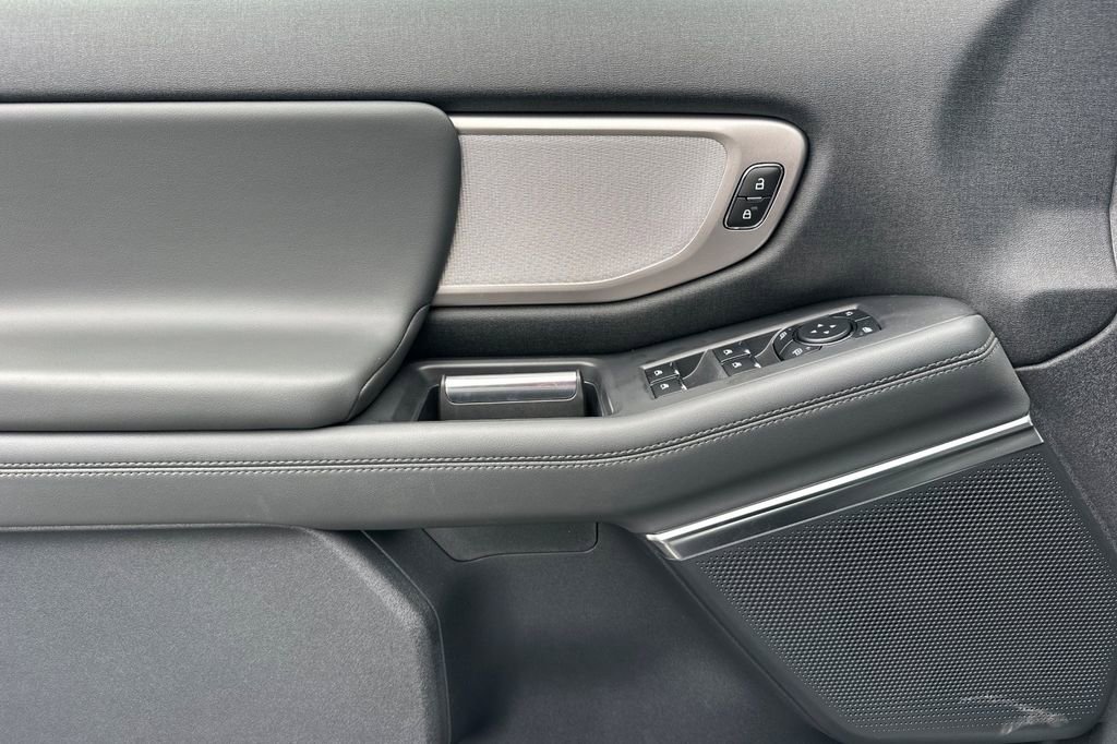 New 2026 Ford Expedition Active image 8