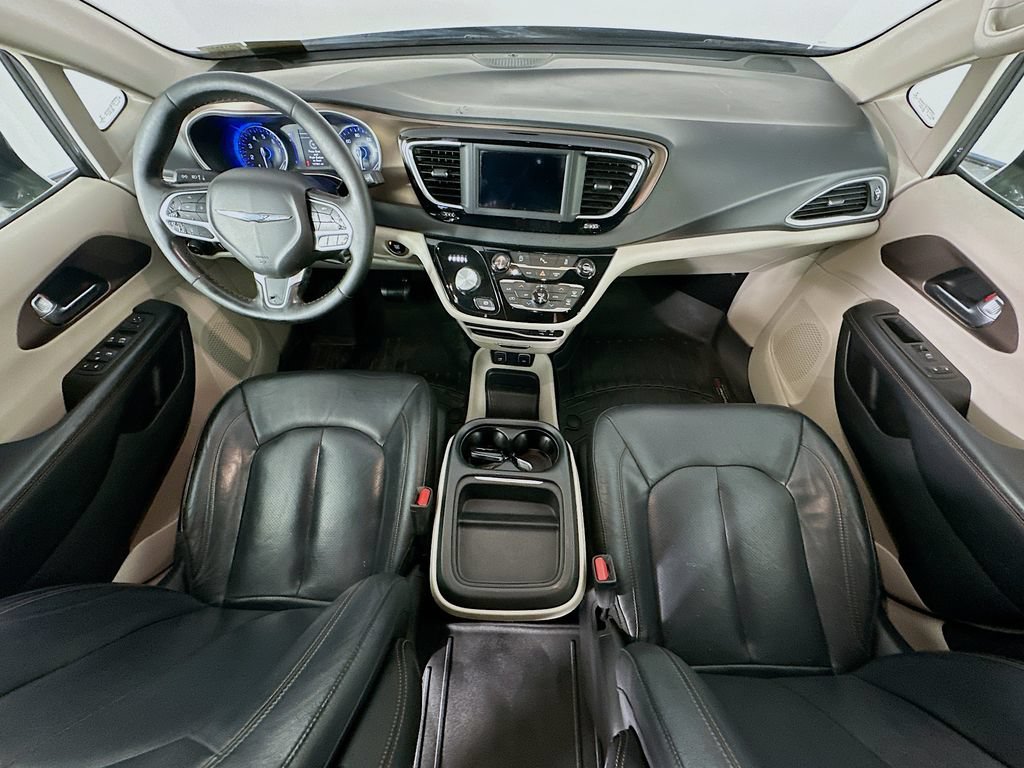 Used 2019 Chrysler Pacifica Touring-L FWD image 10