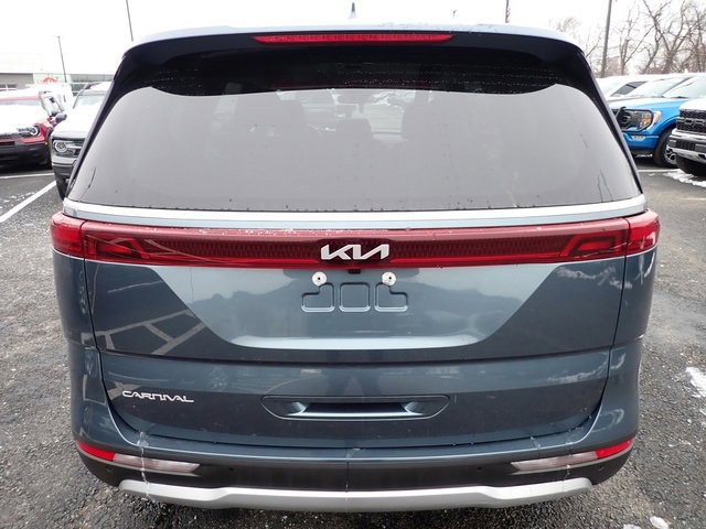 Used 2024 Kia Carnival EX image 7