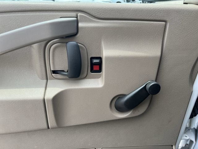 Used 2016 Chevrolet Express 3500 RWD image 20