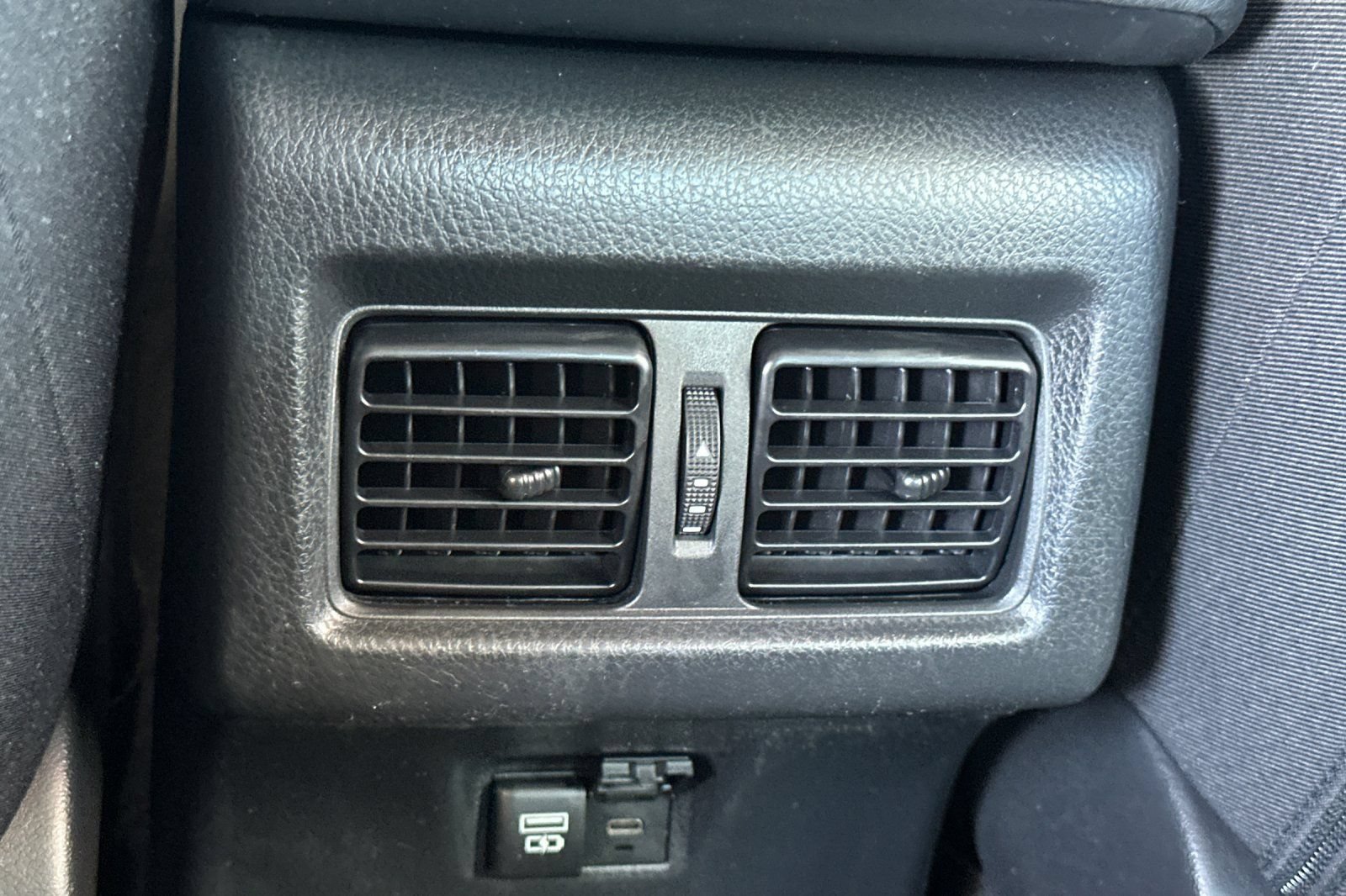 Used 2025 Toyota Camry LE AWD/4WD image 16