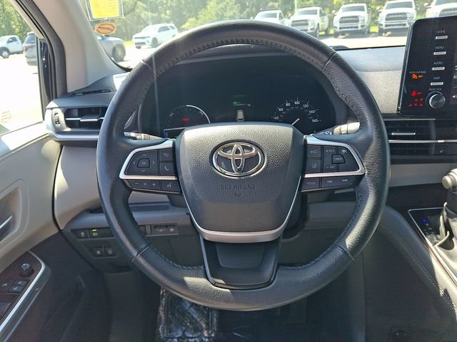 Used 2024 Toyota Sienna XLE FWD image 19