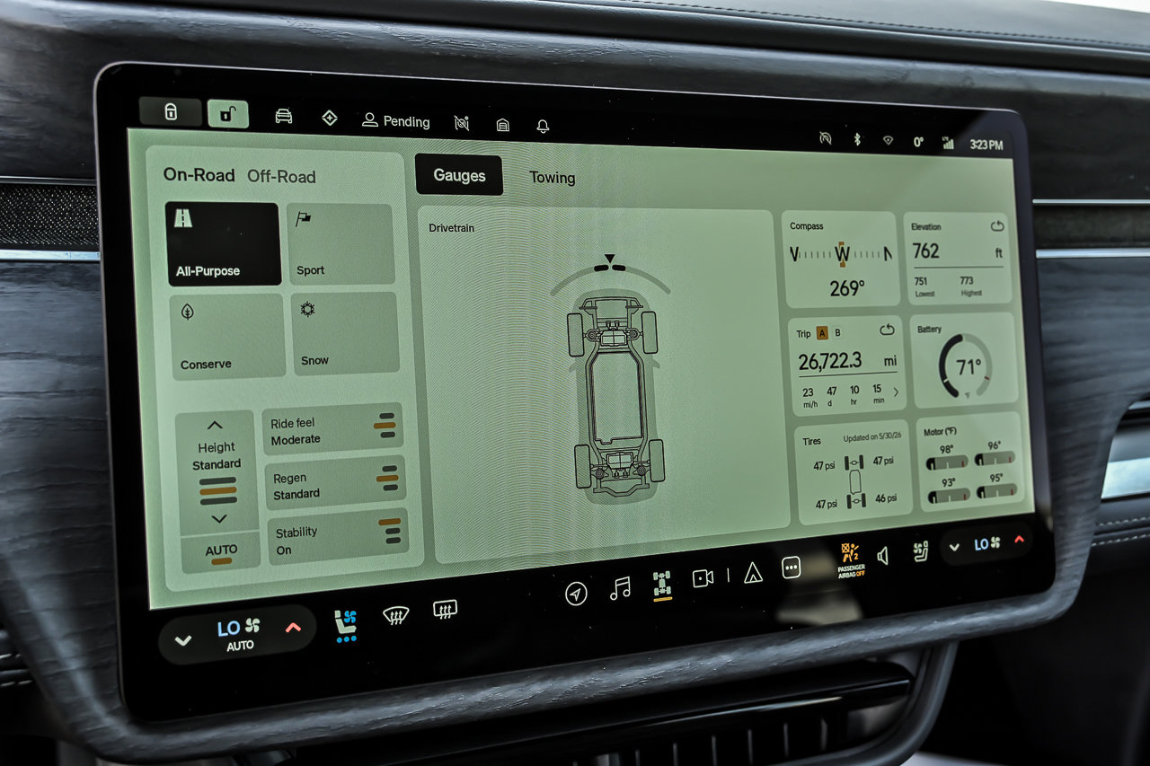 Used 2023 Rivian R1S Adventure AWD/4WD image 31