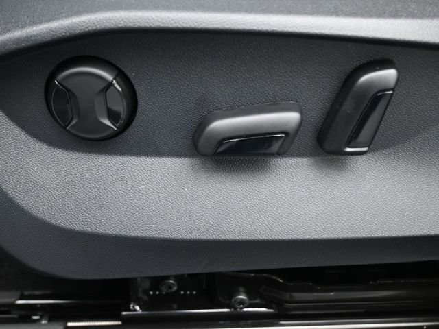 New 2026 Volkswagen Taos SEL image 20