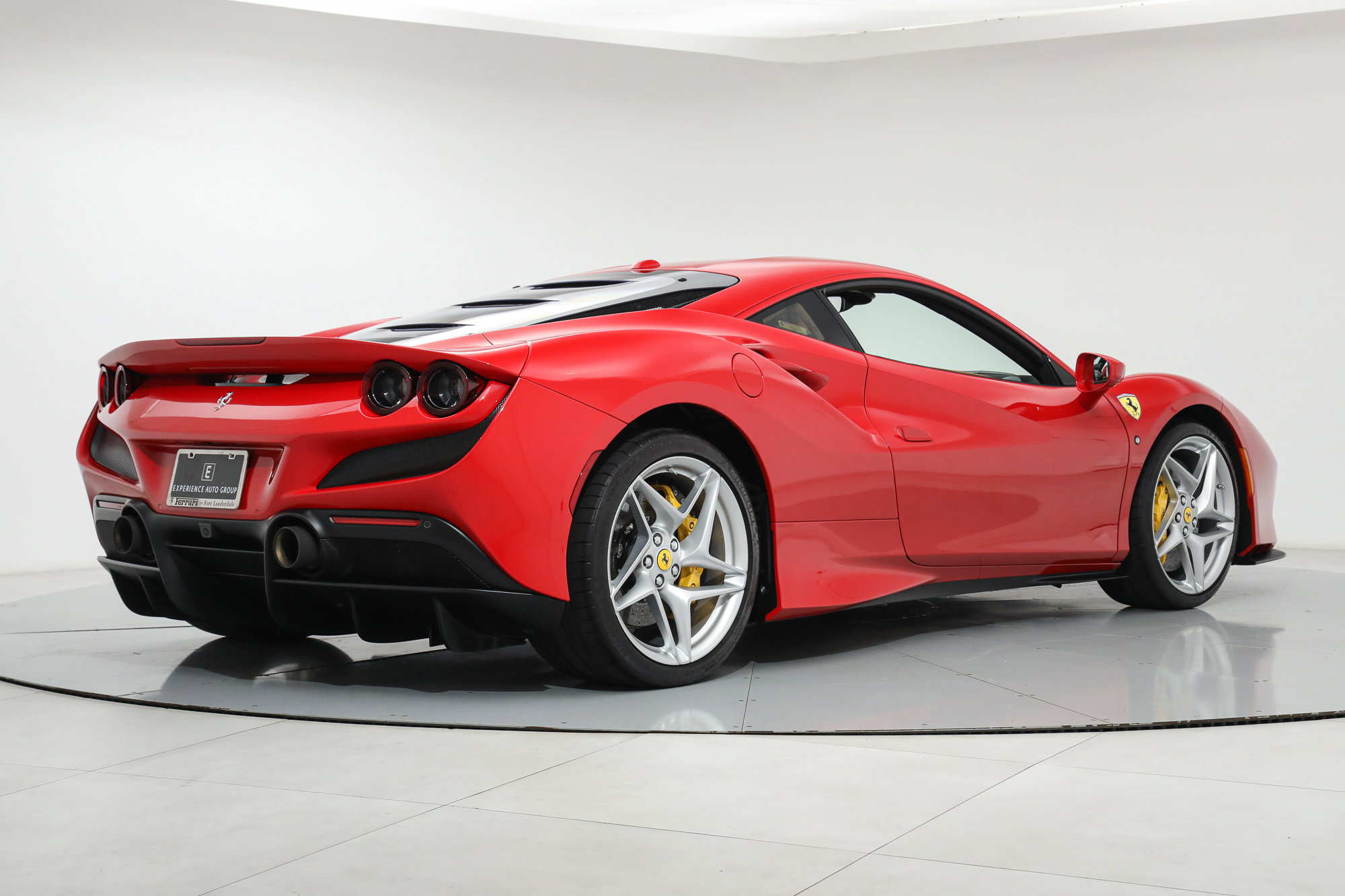 Certified 2021 Ferrari F8 Tributo RWD image 3