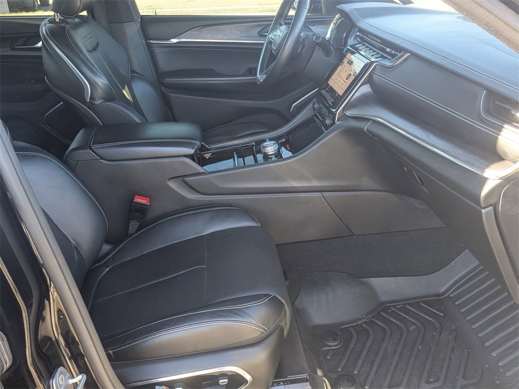 Used 2022 Jeep Grand Cherokee Overland w/ Luxury Tech Group IV image 37