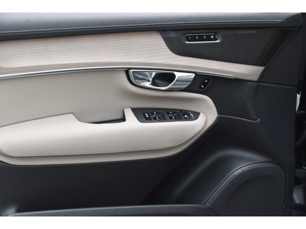 New 2026 Volvo XC90 B6 Plus w/ Protection Package Premier image 27