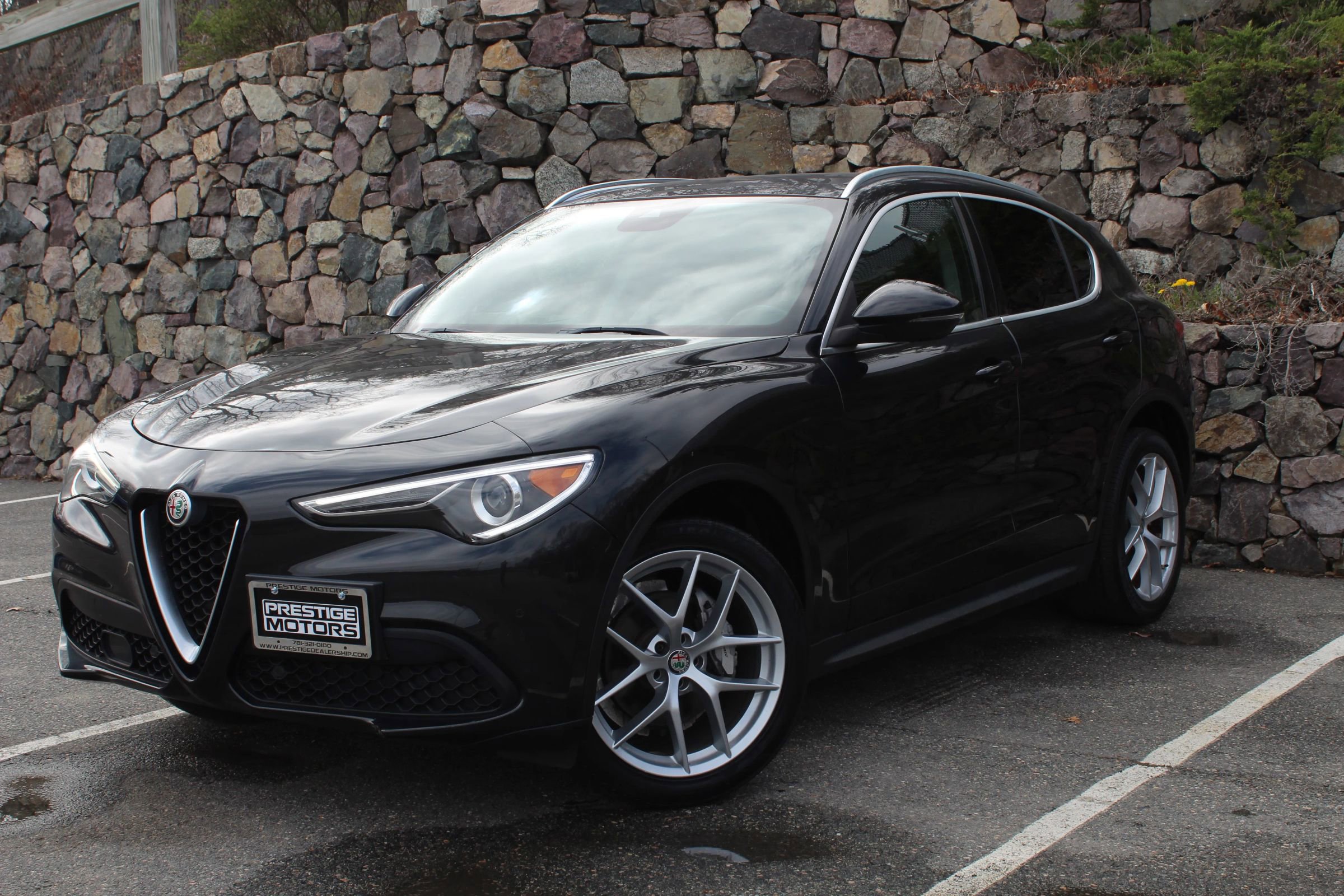 Used 2019 Alfa Romeo Stelvio Ti Lusso w/ Quick Order Package 22X Lusso AWD/4WD image 2