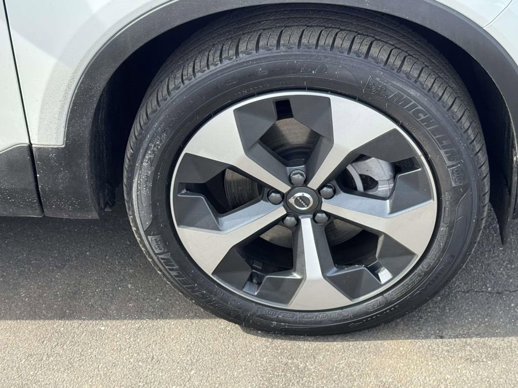 Certified 2026 Volvo XC40 B5 Plus w/ Protection Package Premier image 6