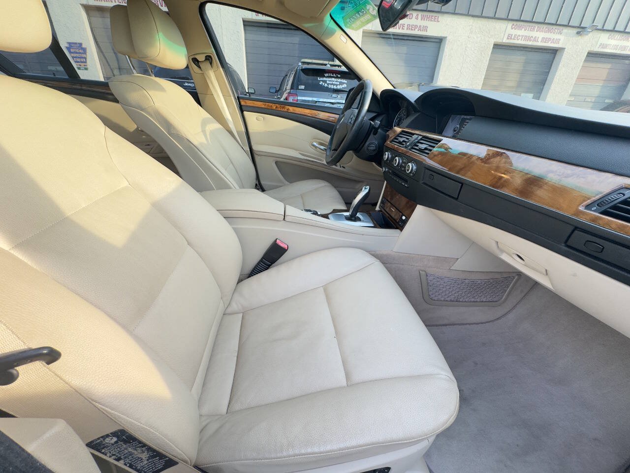 Used 2010 BMW 528i xDrive Sedan AWD/4WD image 13