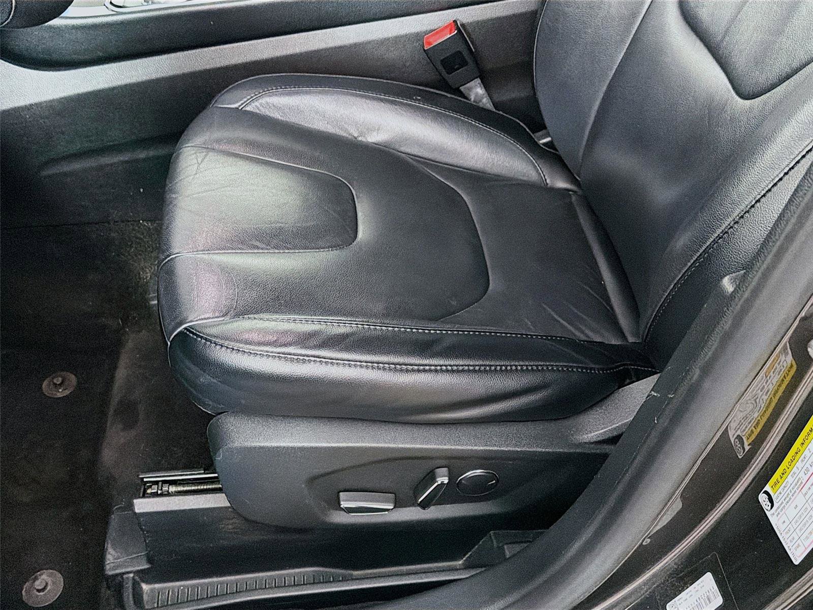 Used 2019 Ford Edge Titanium image 19