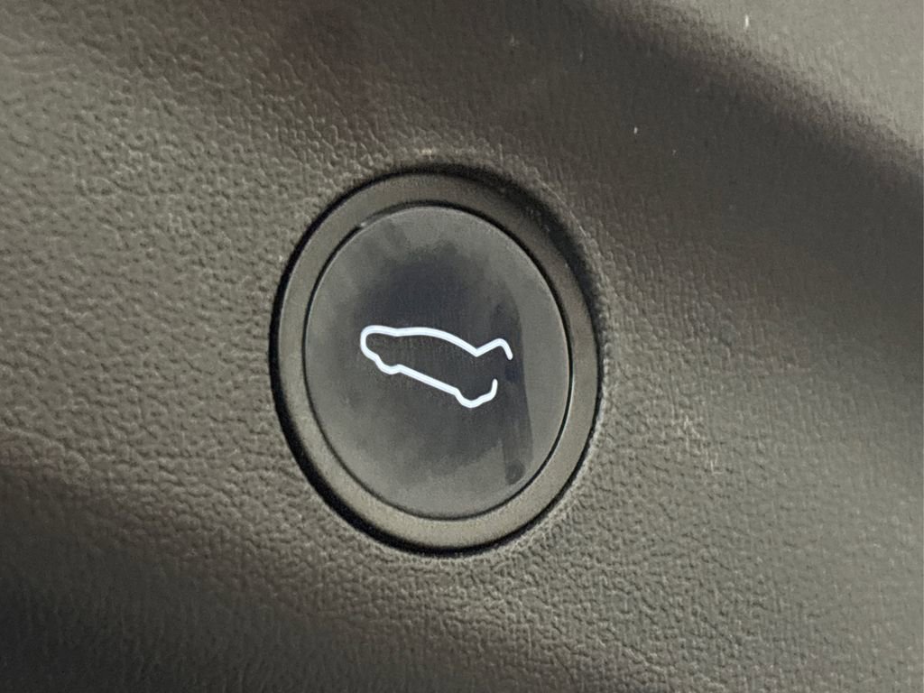 Used 2022 Tesla Model Y Long Range AWD/4WD image 14