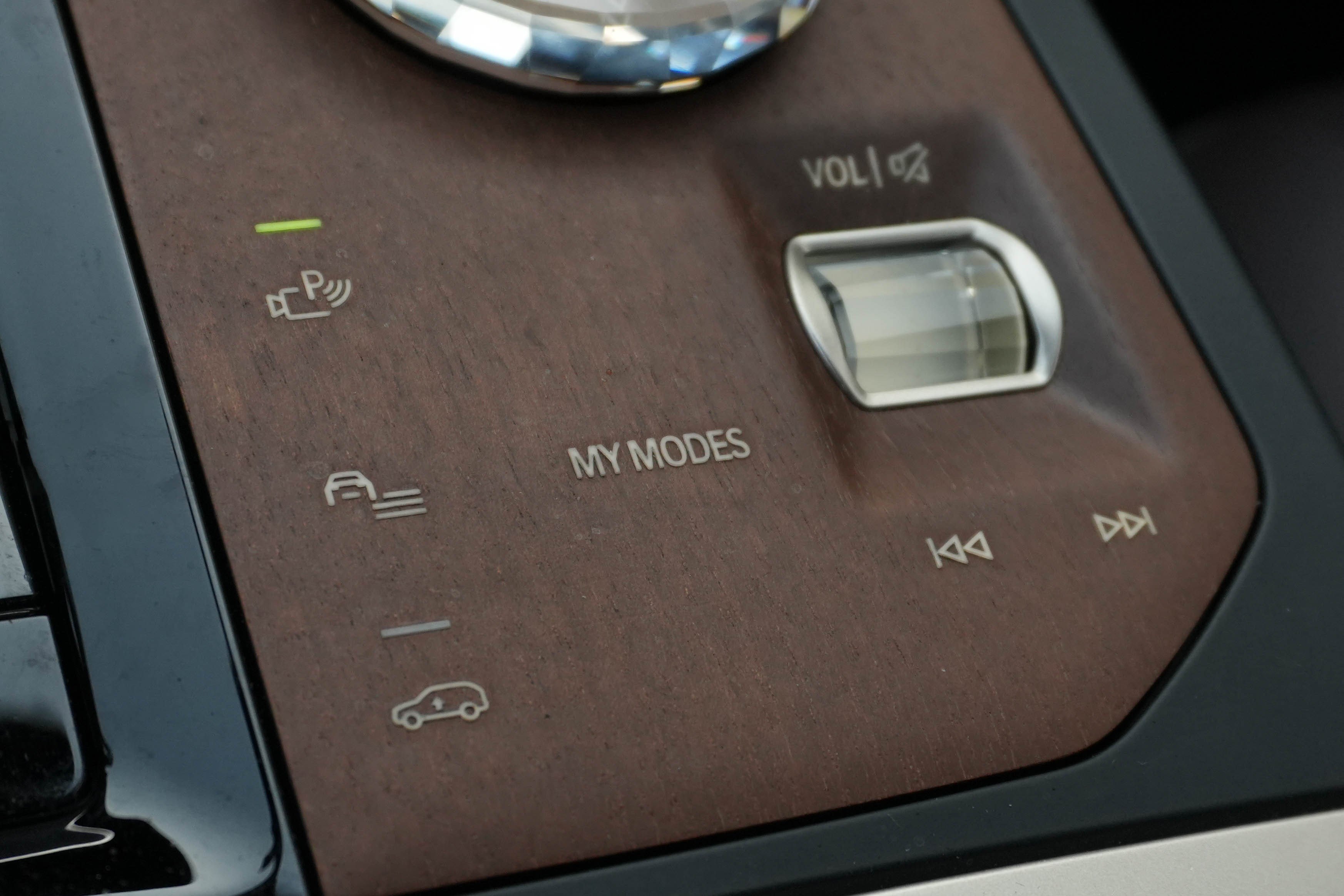 Certified 2023 BMW iX xDrive50 w/ Premium Package AWD/4WD image 29