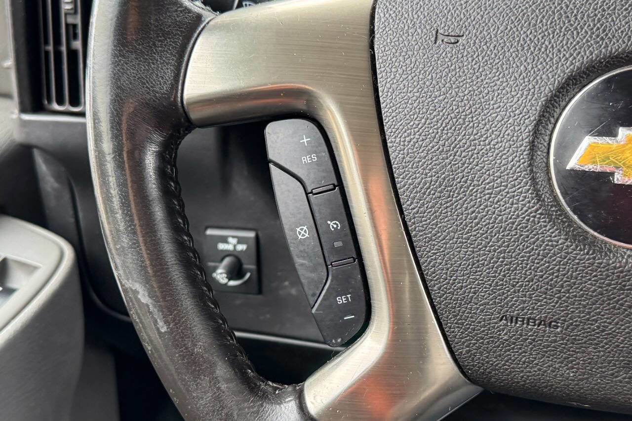 Used 2018 Chevrolet Express 2500 w/ Driver Convenience Package image 28