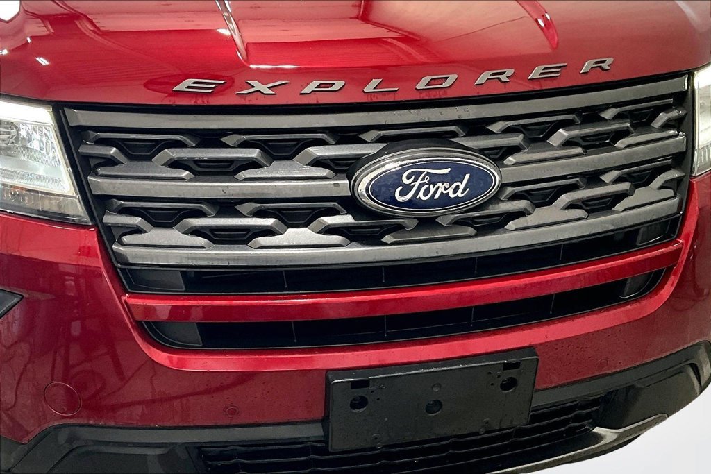 Used 2018 Ford Explorer XLT w/ XLT Appearance Package AWD/4WD image 32