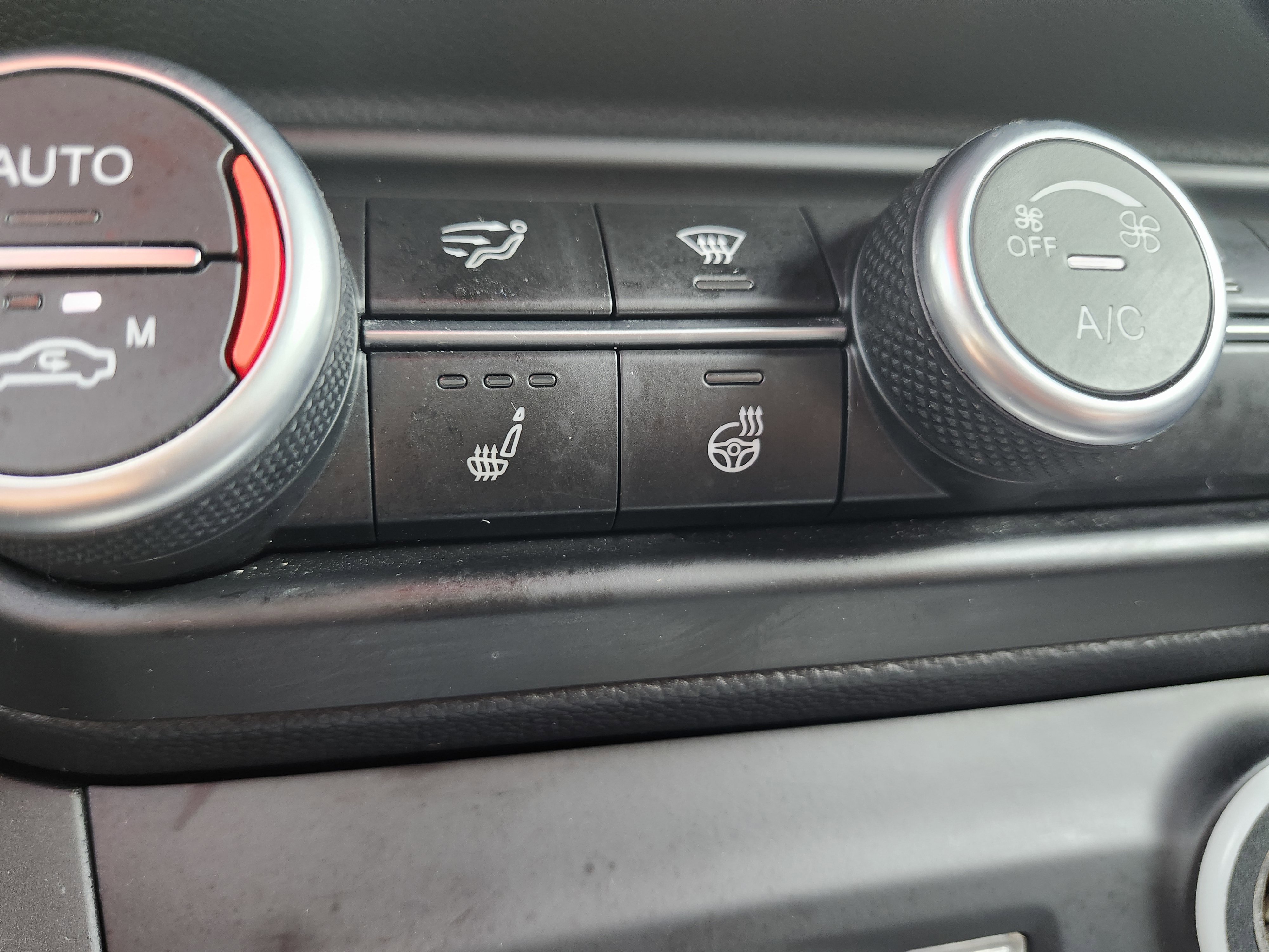 Used 2019 Alfa Romeo Stelvio Ti Sport w/ Quick Order Package 22S Sport AWD/4WD image 9