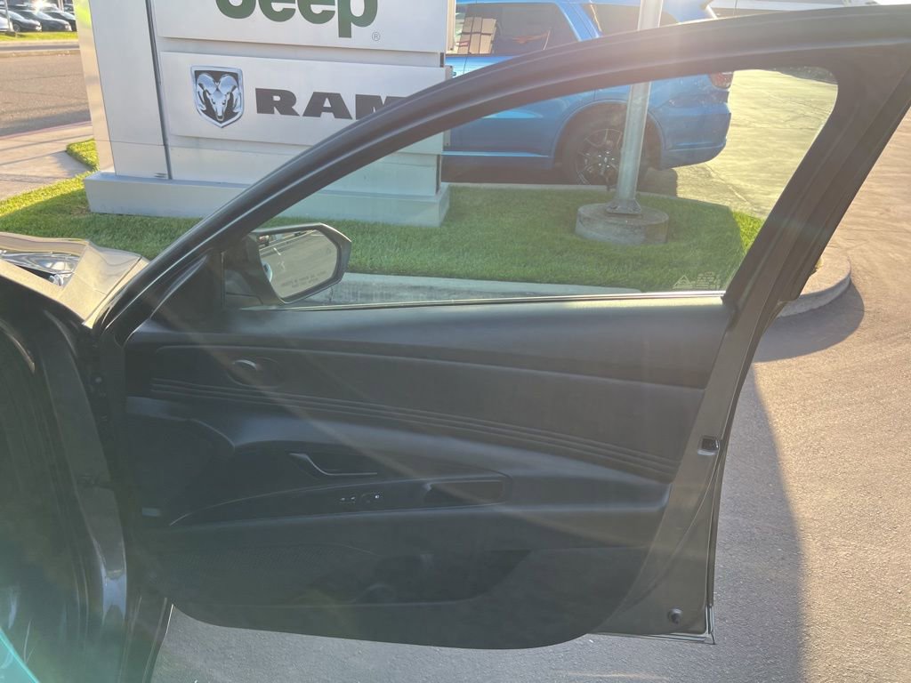 Used 2025 Hyundai Elantra Sport w/ Cargo Package FWD image 34