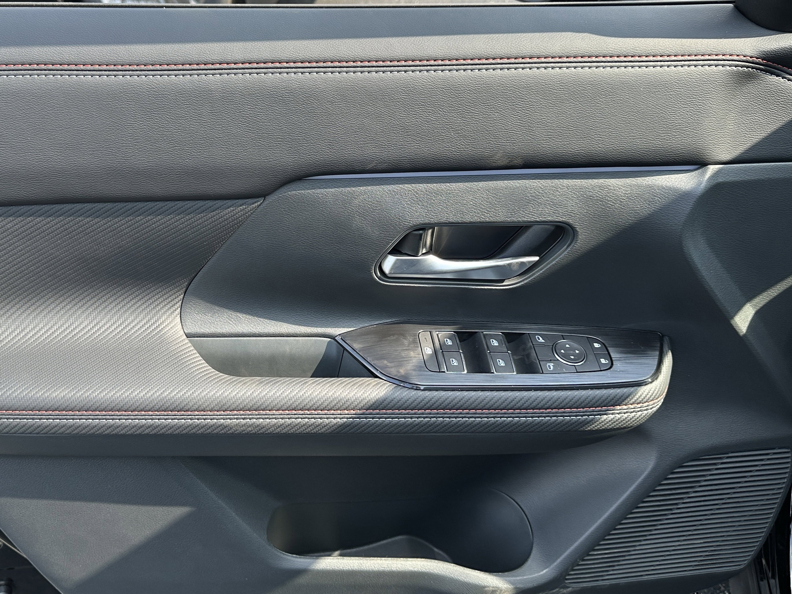 New 2026 Nissan Kicks SR w/ Cold Weather Package image 23