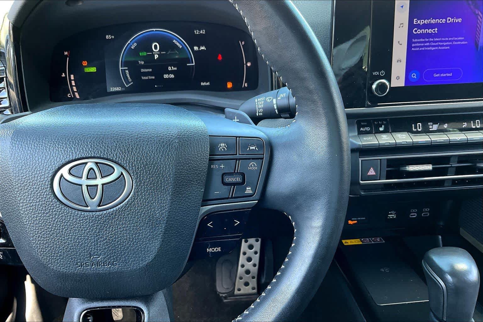 Used 2025 Toyota Camry SE w/ Convenience Package FWD image 24