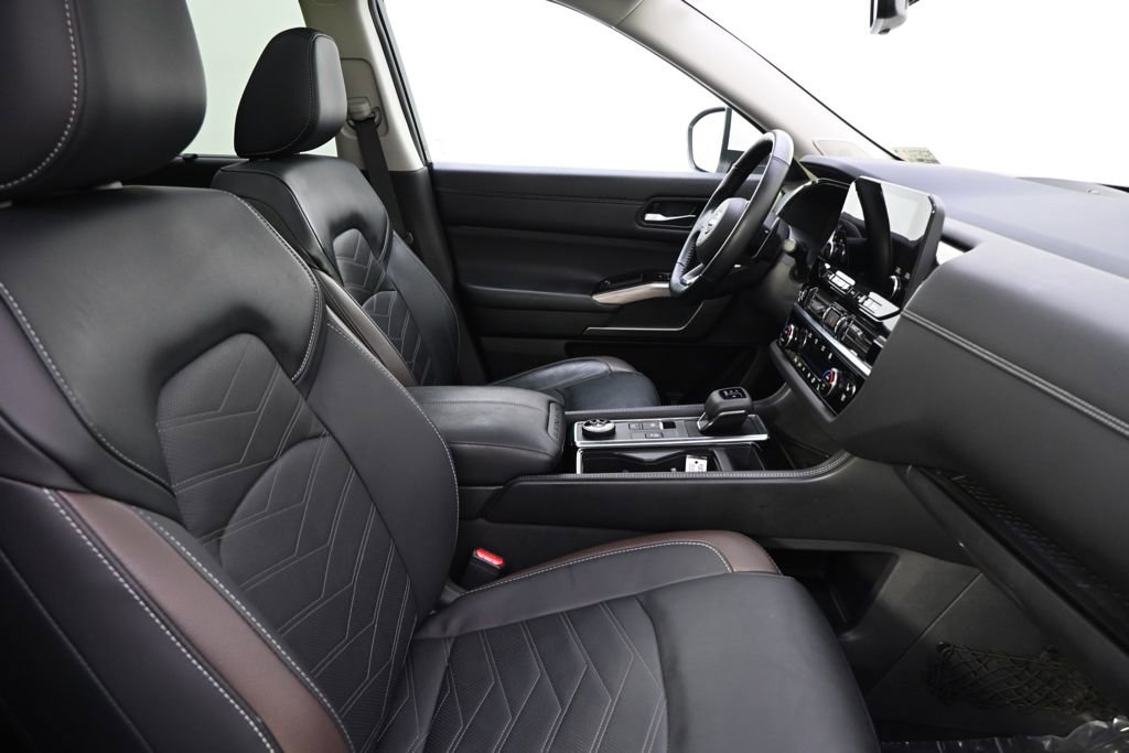 Used 2023 Nissan Pathfinder Platinum AWD/4WD image 16