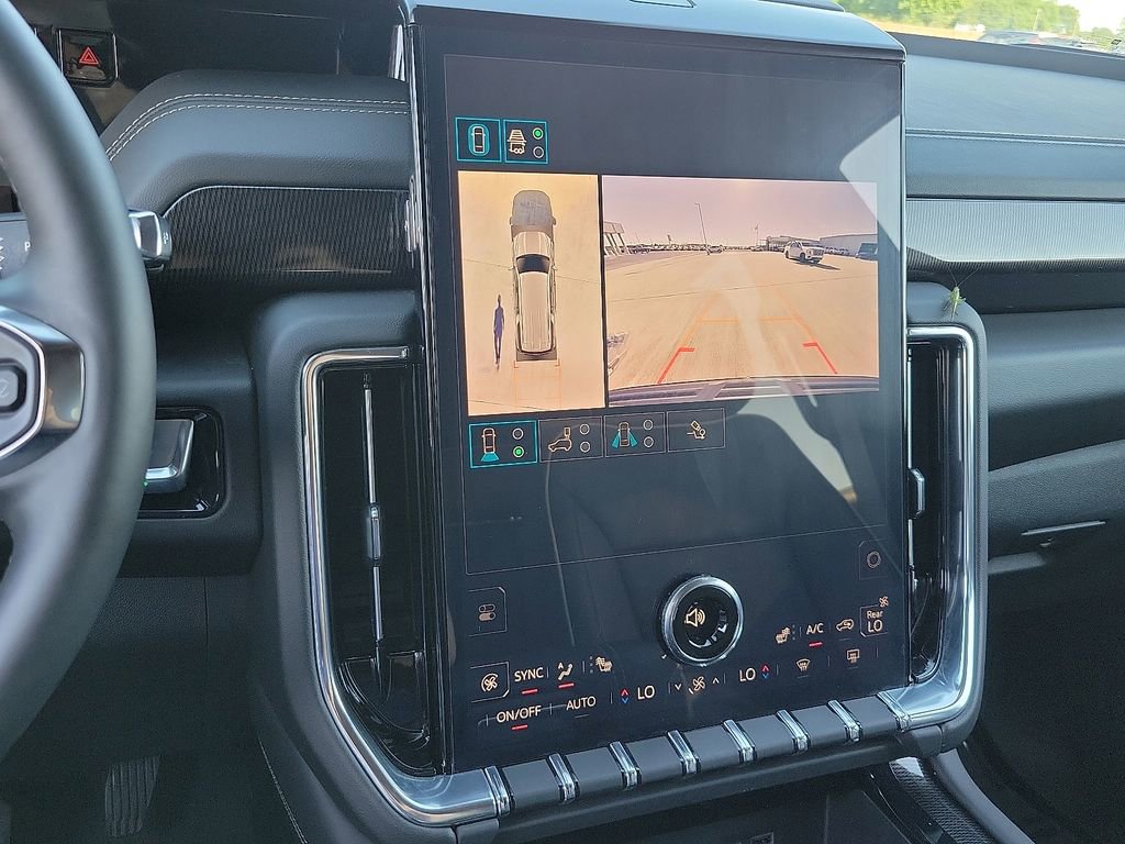 Used 2025 GMC Yukon XL Elevation image 17