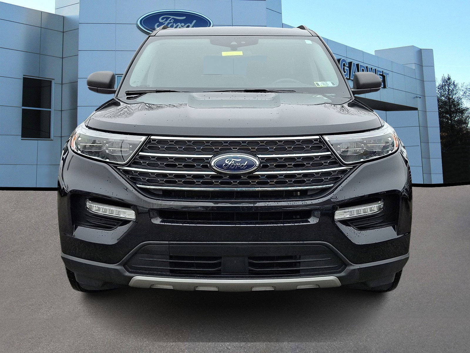 Certified 2023 Ford Explorer XLT w/ Equipment Group 202A AWD/4WD image 3